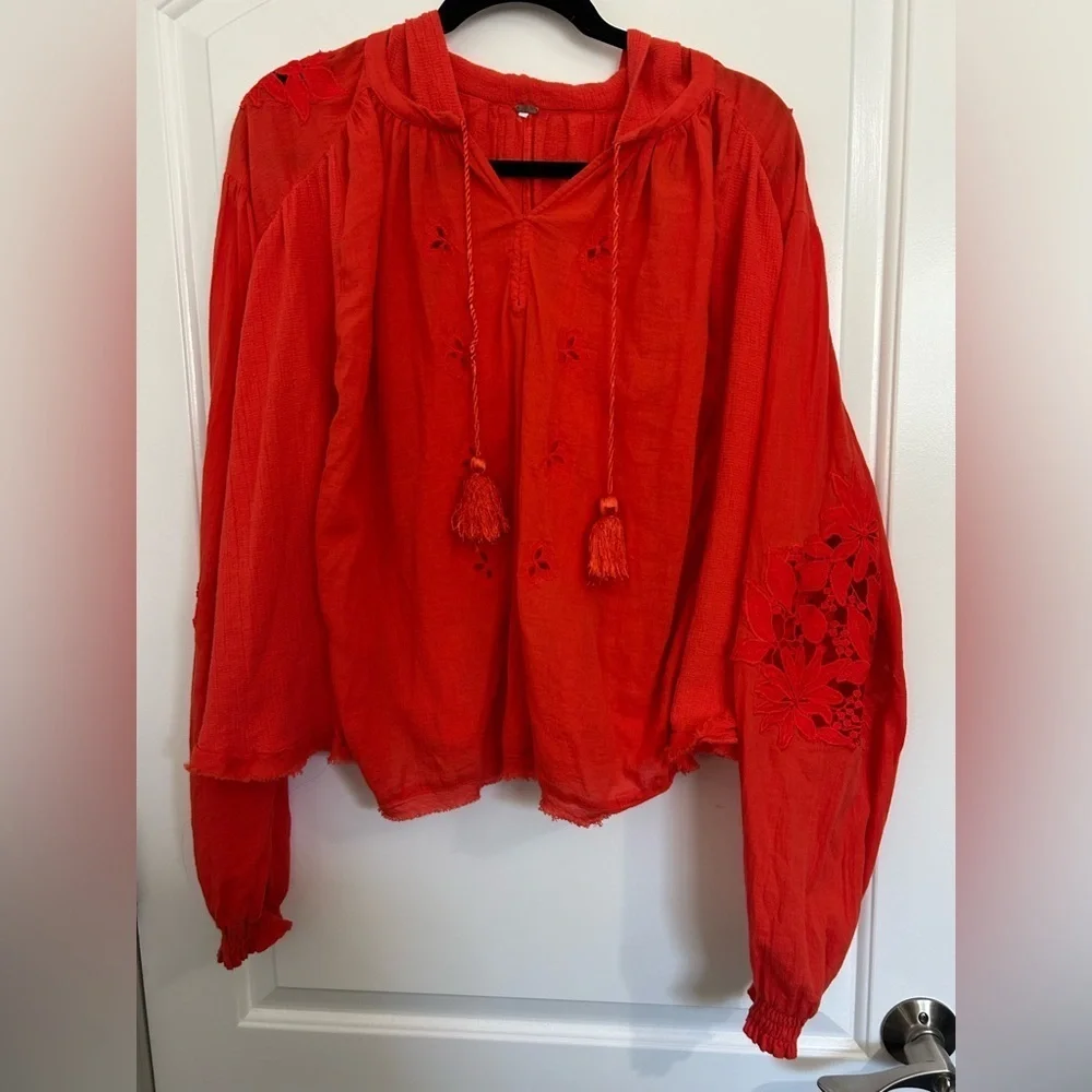 Free People Tropical Summer Red Knit Embroidered Blouse size small boho flowy